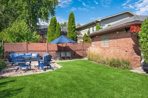 824 Echo Lane Glenview IL 60025