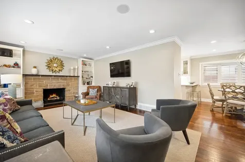 824 Echo Lane Glenview IL 60025
