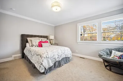 824 Echo Lane Glenview IL 60025