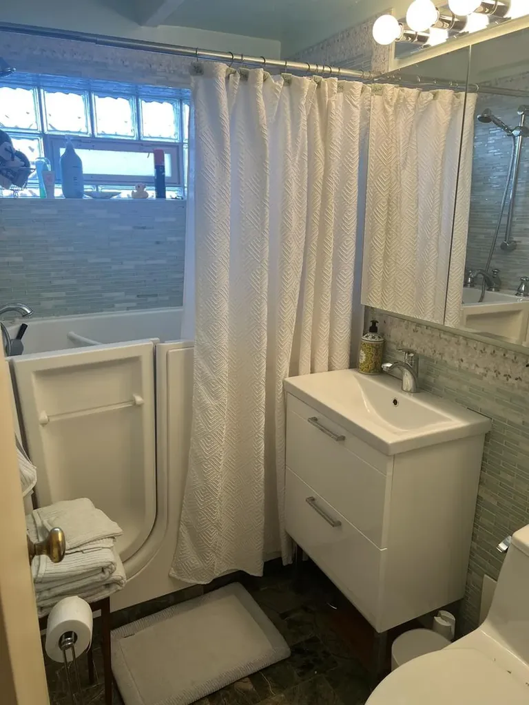1122 West Lunt Avenue Chicago IL 60626