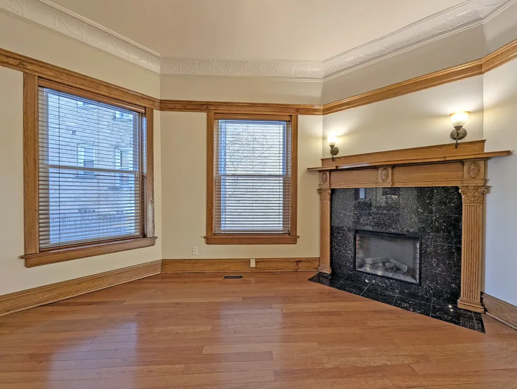 836 East 52nd Street Chicago IL 60615