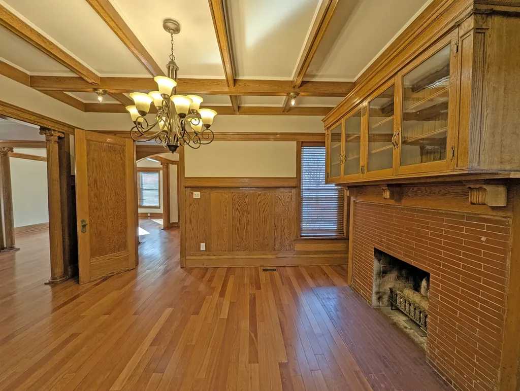 836 East 52nd Street Chicago IL 60615
