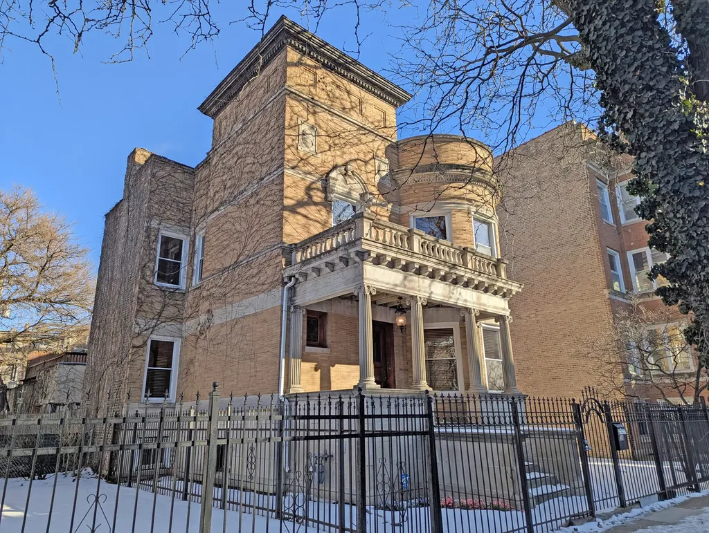 836 East 52nd Street Chicago IL 60615