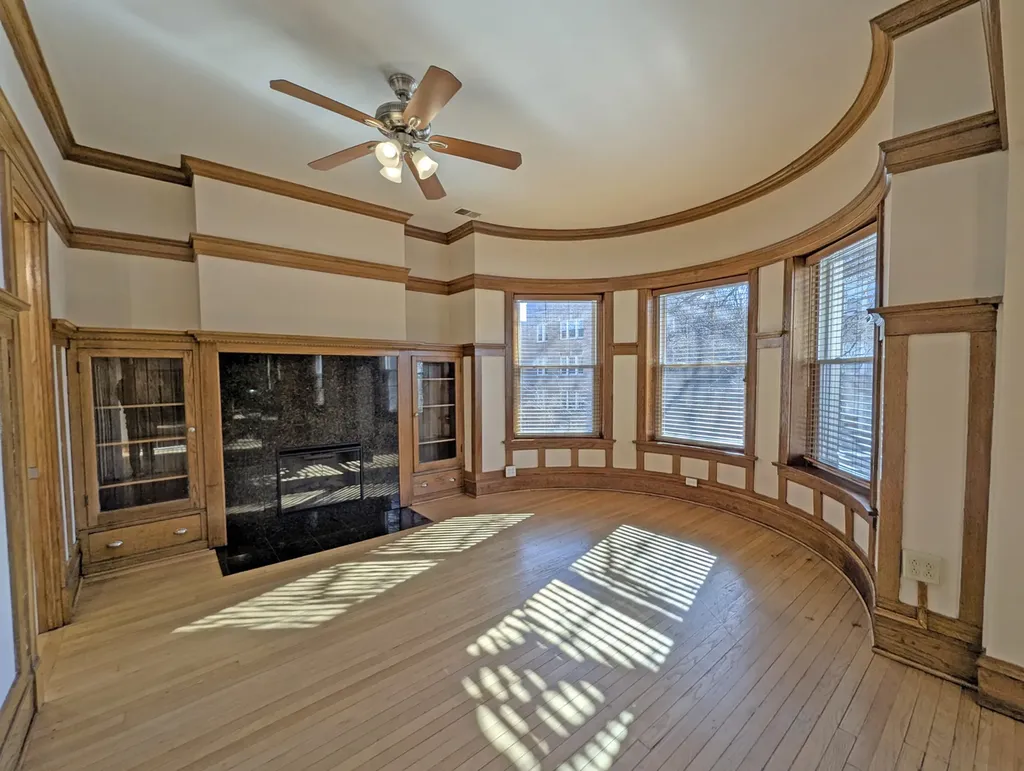 836 East 52nd Street Chicago IL 60615