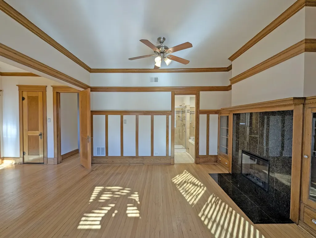 836 East 52nd Street Chicago IL 60615