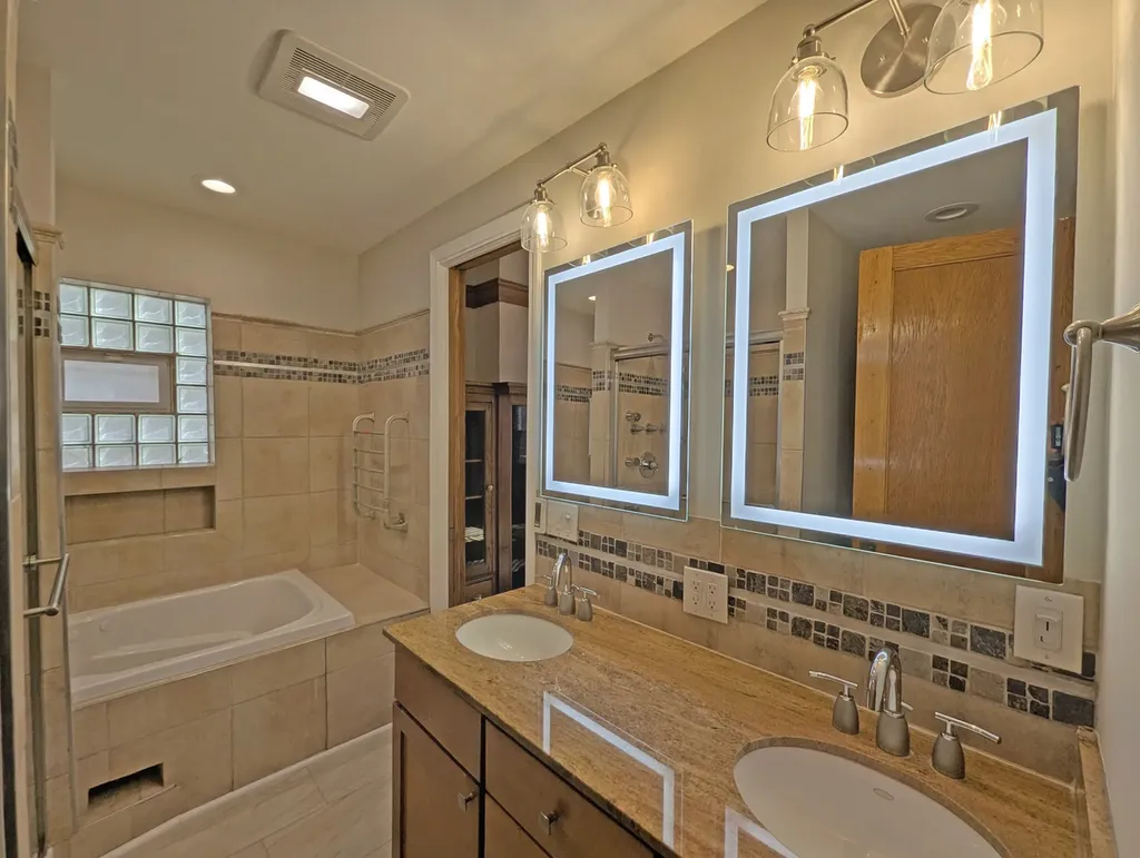 836 East 52nd Street Chicago IL 60615