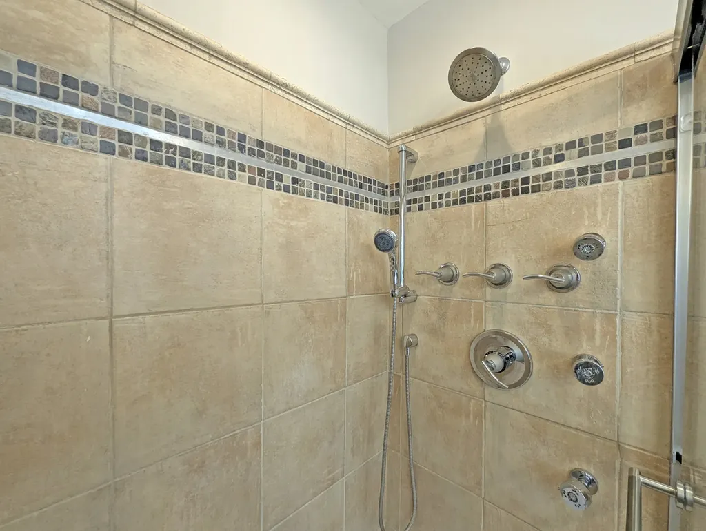 836 East 52nd Street Chicago IL 60615