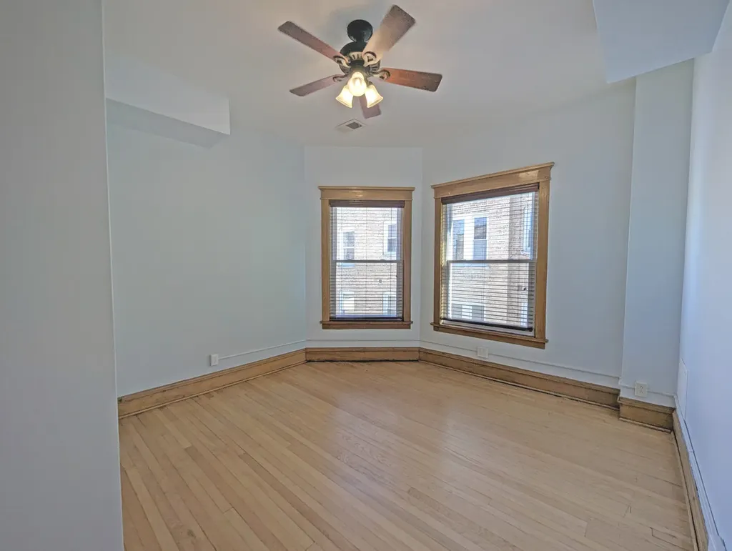 836 East 52nd Street Chicago IL 60615