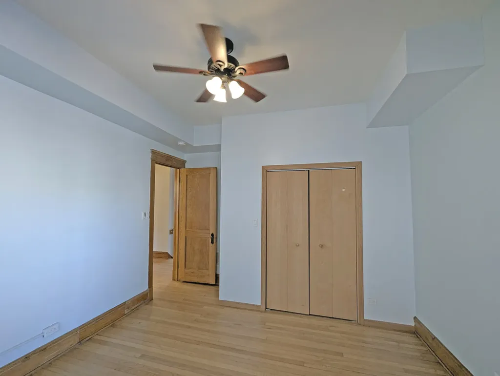 836 East 52nd Street Chicago IL 60615
