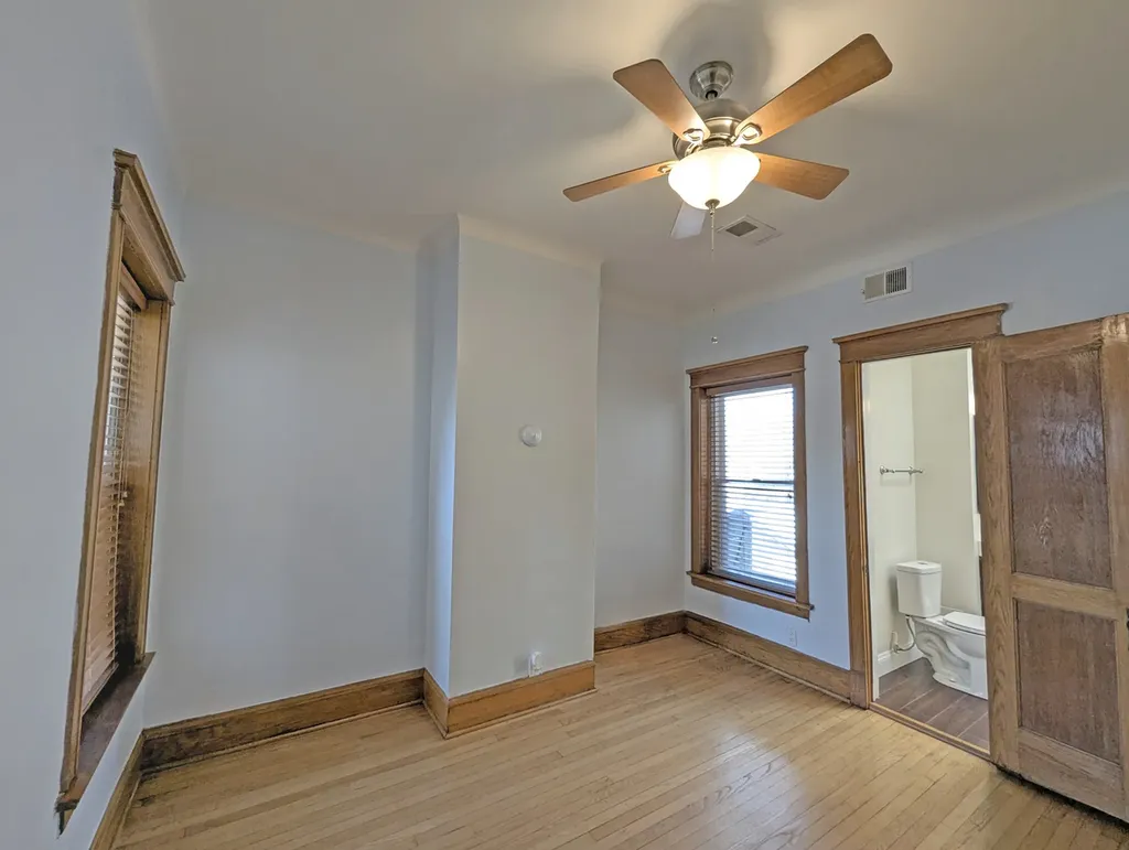 836 East 52nd Street Chicago IL 60615