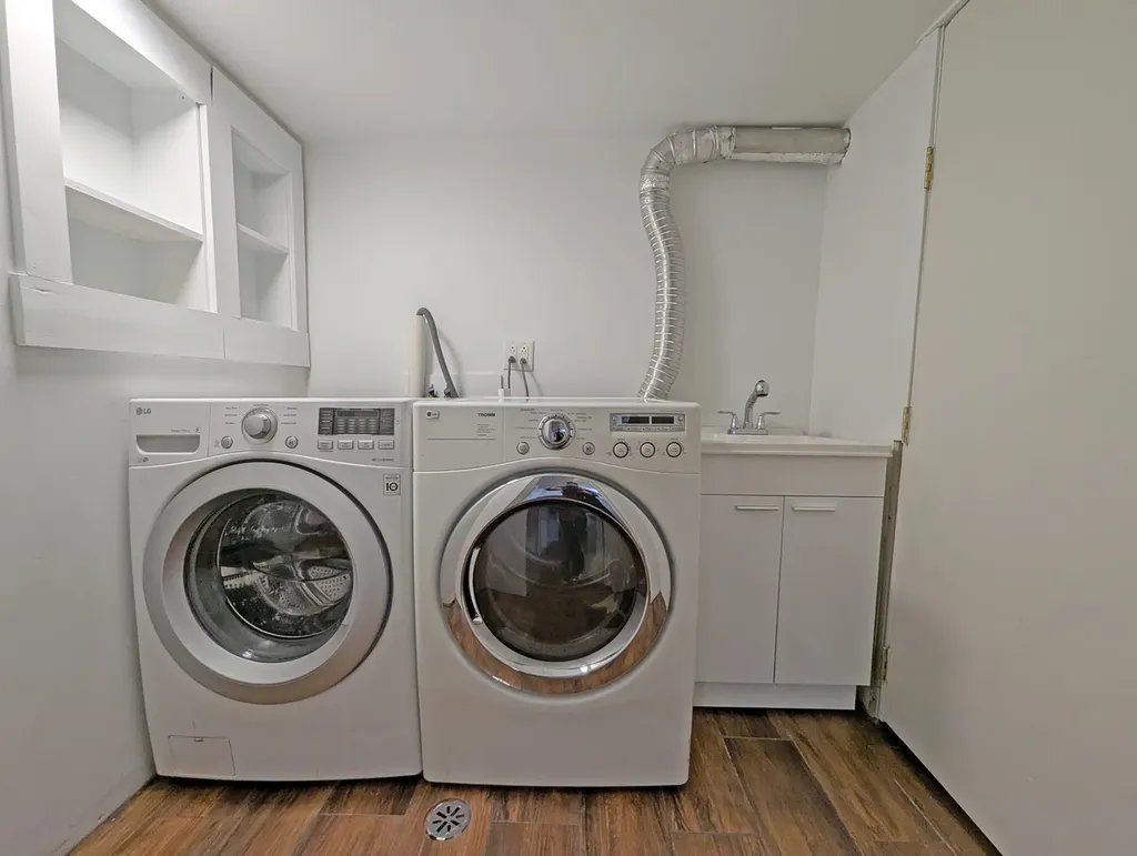 836 East 52nd Street Chicago IL 60615