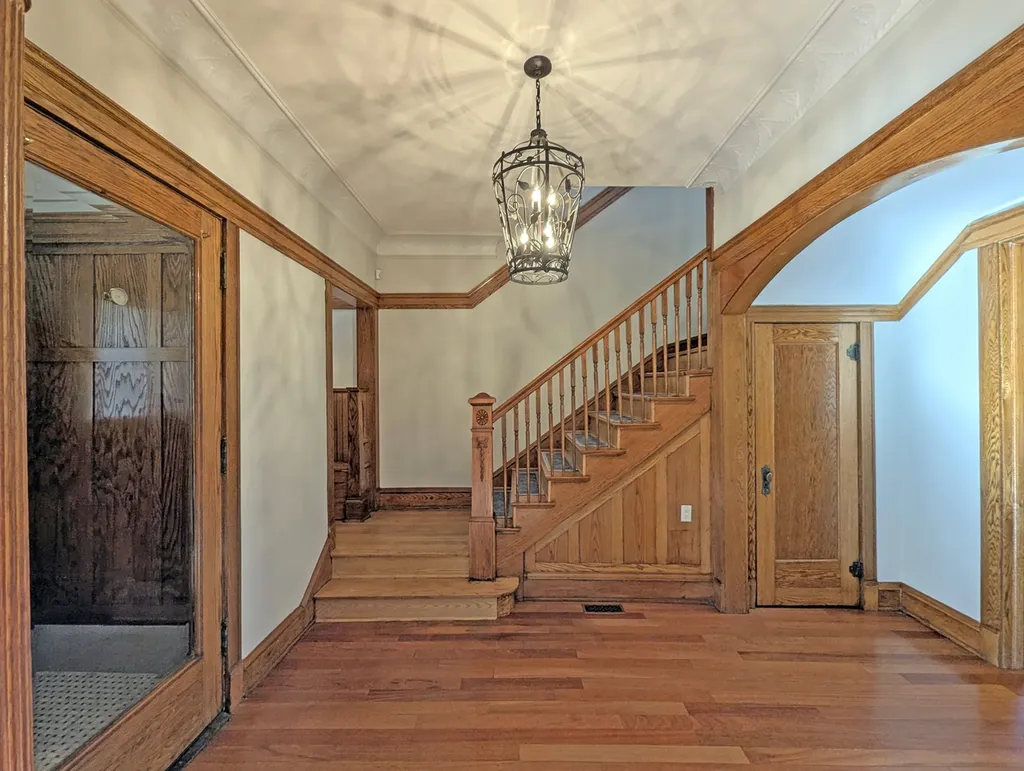 836 East 52nd Street Chicago IL 60615