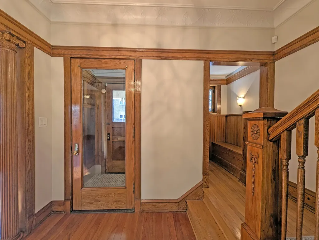 836 East 52nd Street Chicago IL 60615
