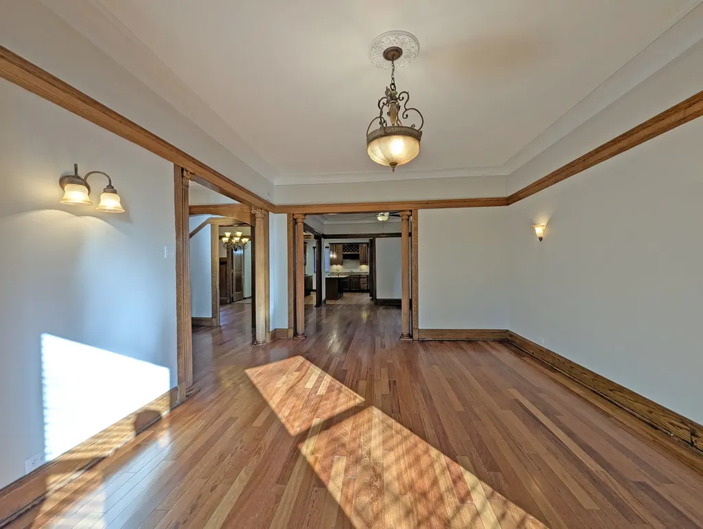 836 East 52nd Street Chicago IL 60615