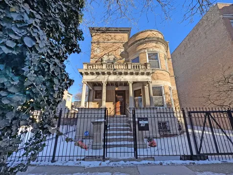 836 East 52nd Street Chicago IL 60615