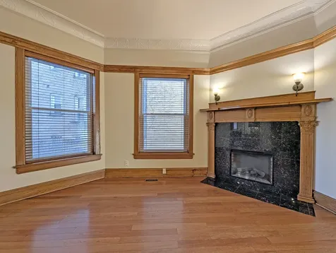 836 East 52nd Street Chicago IL 60615