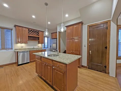 836 East 52nd Street Chicago IL 60615