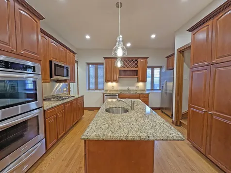 836 East 52nd Street Chicago IL 60615
