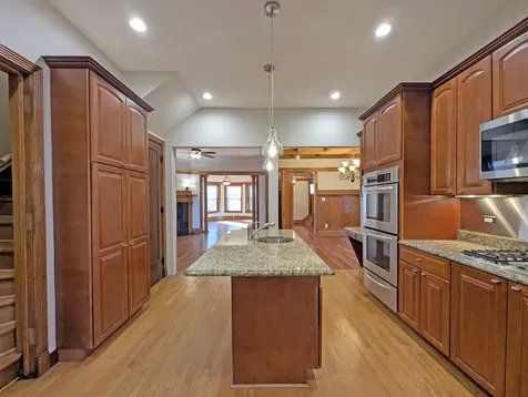 836 East 52nd Street Chicago IL 60615