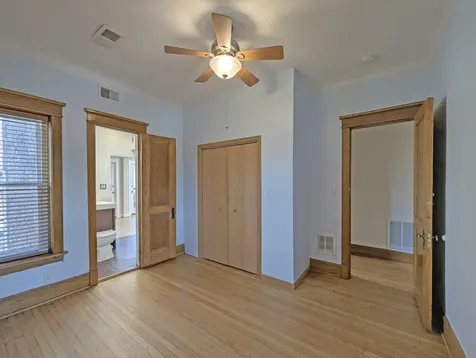 836 East 52nd Street Chicago IL 60615