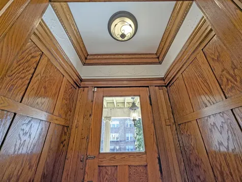836 East 52nd Street Chicago IL 60615