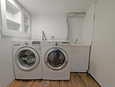 836 East 52nd Street Chicago IL 60615