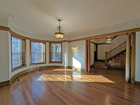 836 East 52nd Street Chicago IL 60615