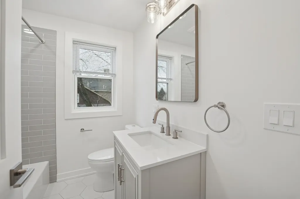 4954 West Byron Street Chicago IL 60641