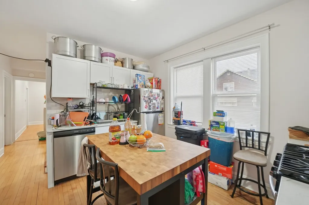 4954 West Byron Street Chicago IL 60641