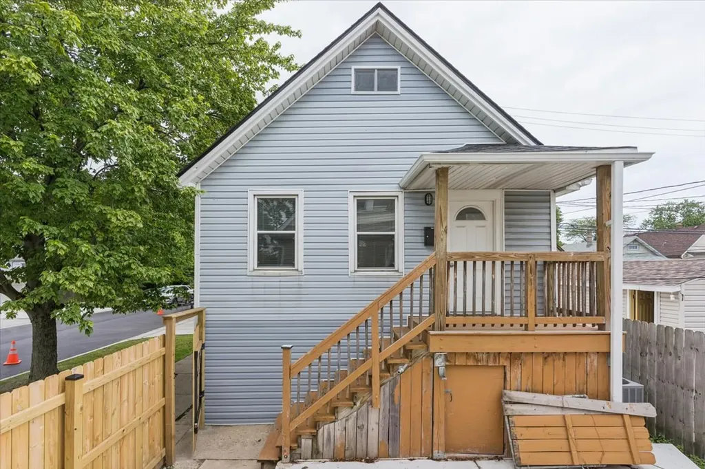 4954 West Byron Street Chicago IL 60641