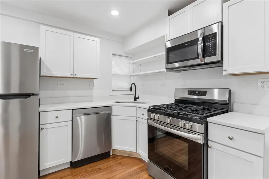 4954 West Byron Street Chicago IL 60641