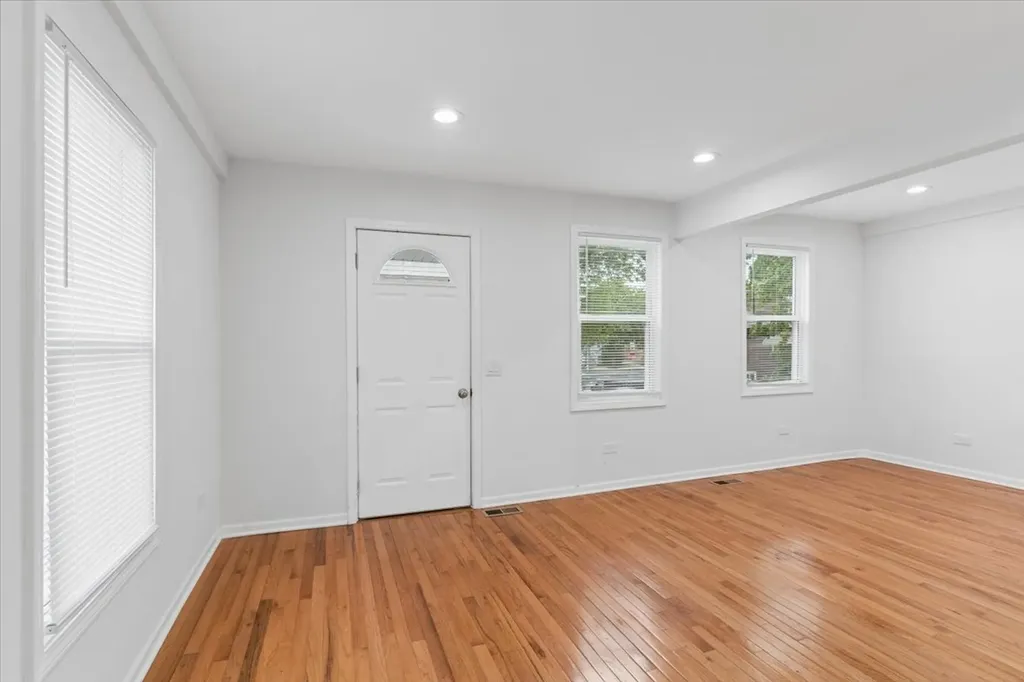 4954 West Byron Street Chicago IL 60641
