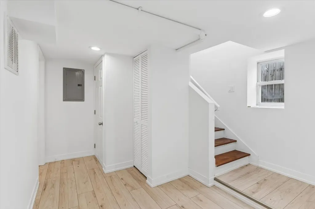 4954 West Byron Street Chicago IL 60641