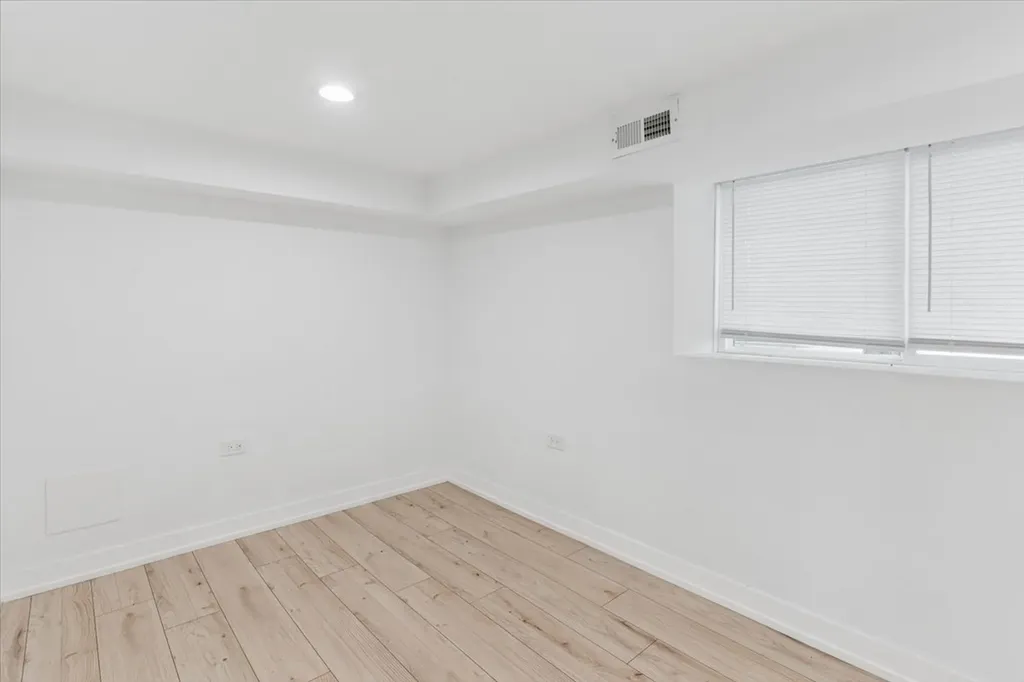 4954 West Byron Street Chicago IL 60641