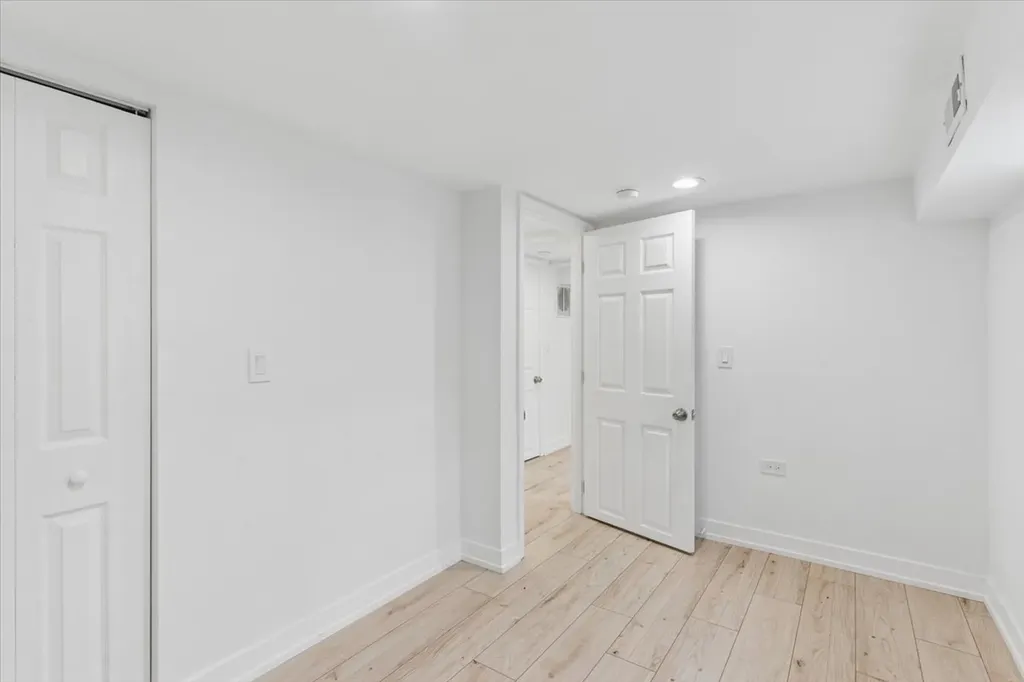 4954 West Byron Street Chicago IL 60641