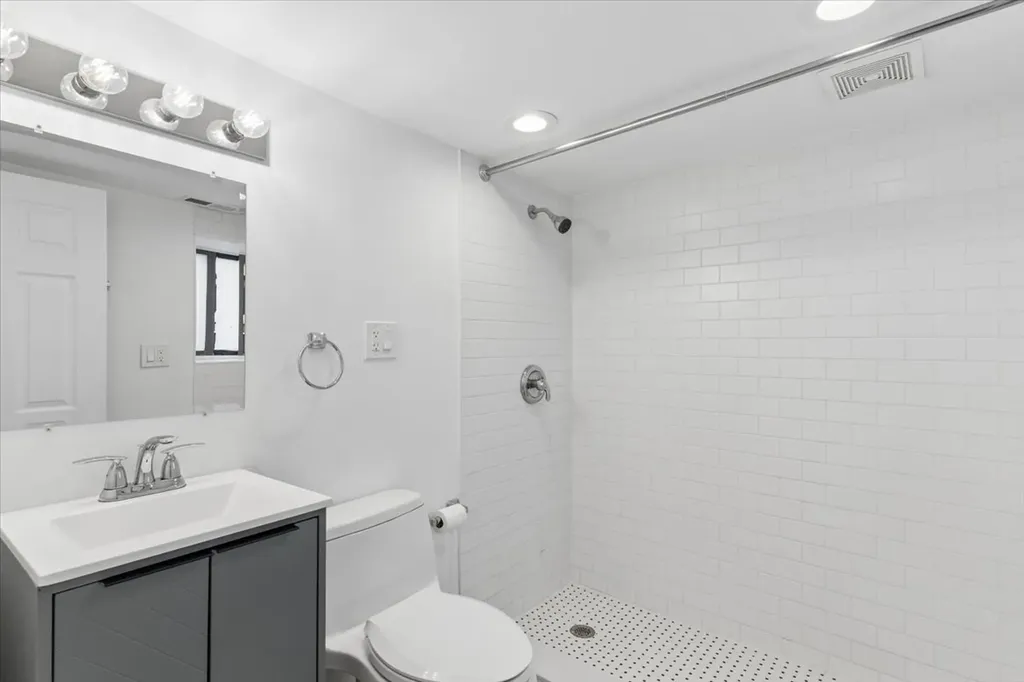 4954 West Byron Street Chicago IL 60641