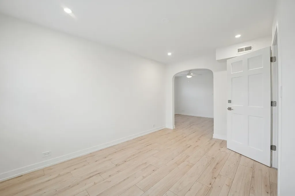 4954 West Byron Street Chicago IL 60641