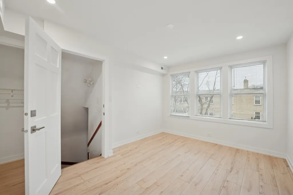 4954 West Byron Street Chicago IL 60641