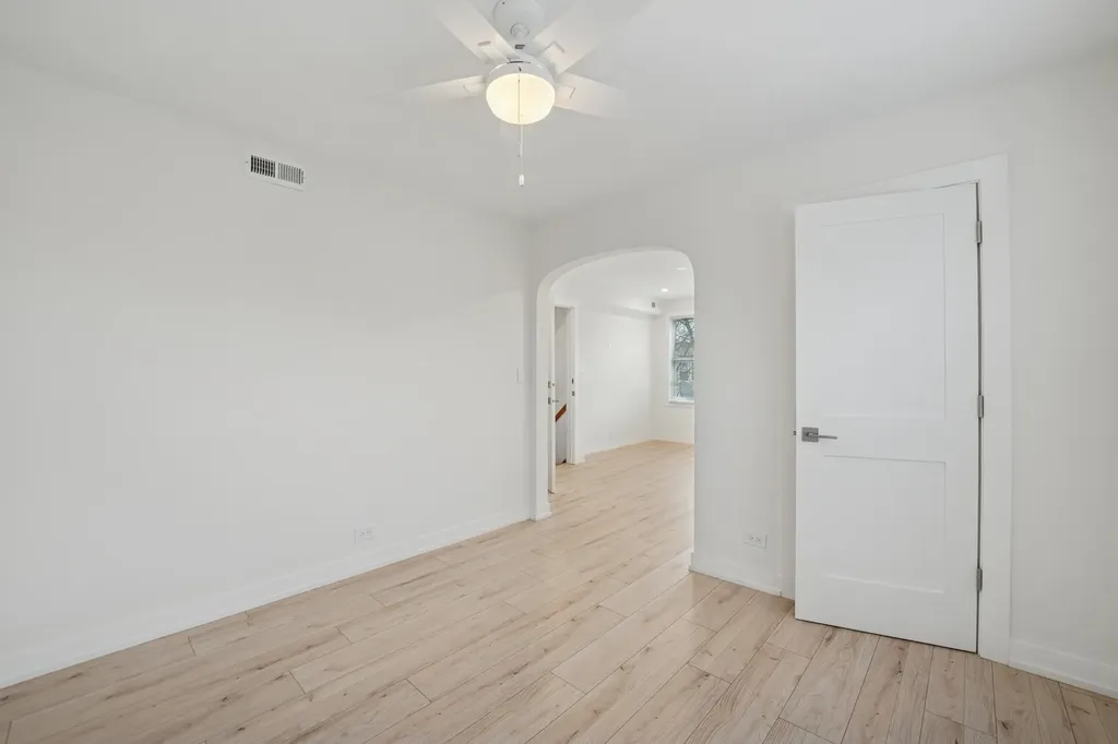 4954 West Byron Street Chicago IL 60641
