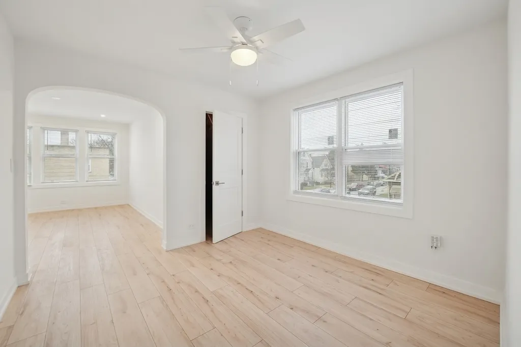 4954 West Byron Street Chicago IL 60641