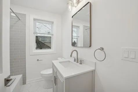 4954 West Byron Street Chicago IL 60641
