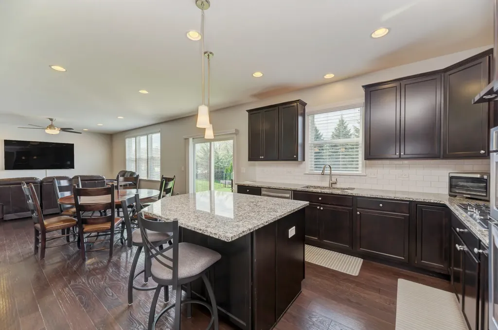 8288 Mulberry Drive Woodridge IL 60517