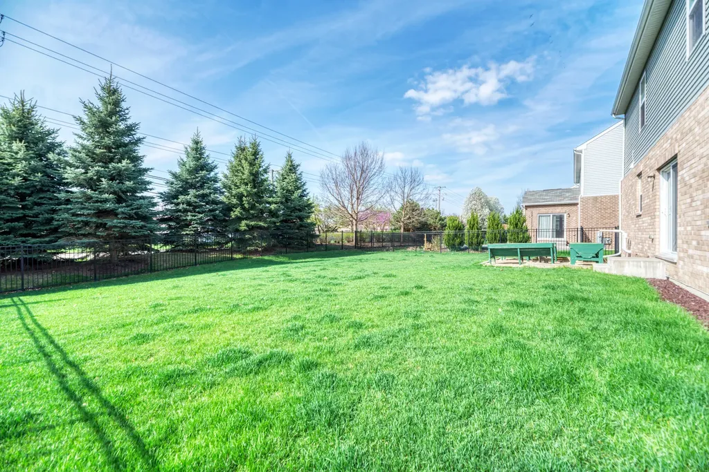 8288 Mulberry Drive Woodridge IL 60517