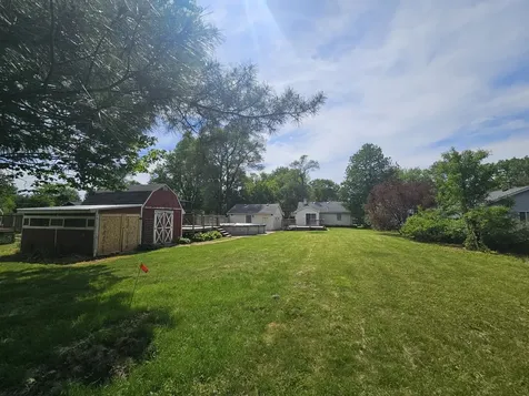 10N827 Hawthorne Street Elgin IL 60123