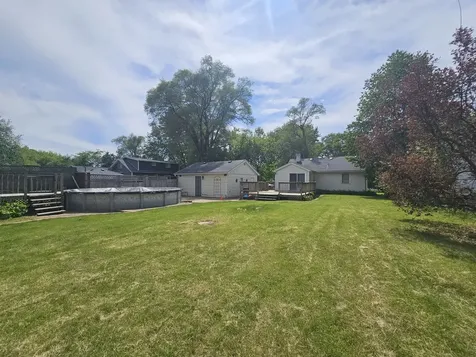 10N827 Hawthorne Street Elgin IL 60123