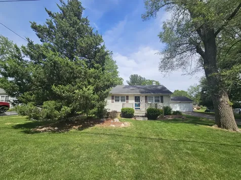 10N827 Hawthorne Street Elgin IL 60123