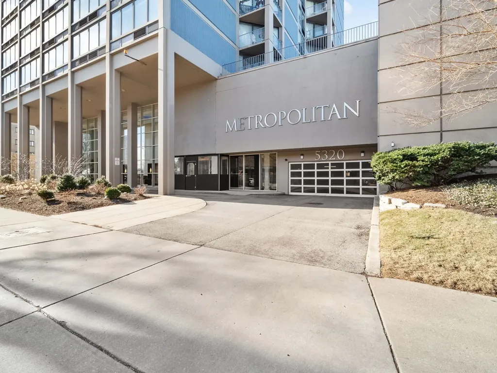 5320 North Sheridan Road Chicago IL 60640