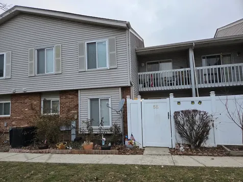 5 East Fernwood Drive Bolingbrook IL 60440