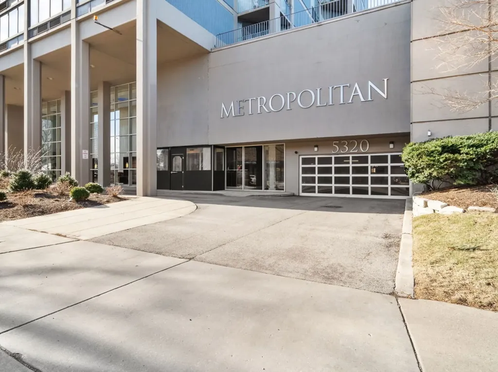 5320 North Sheridan Road Chicago IL 60640
