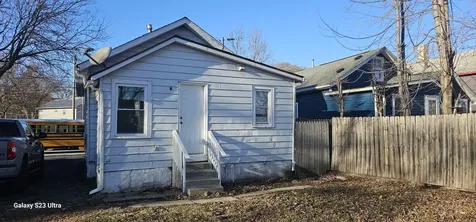 138 North Woodlawn Avenue Aurora IL 60506